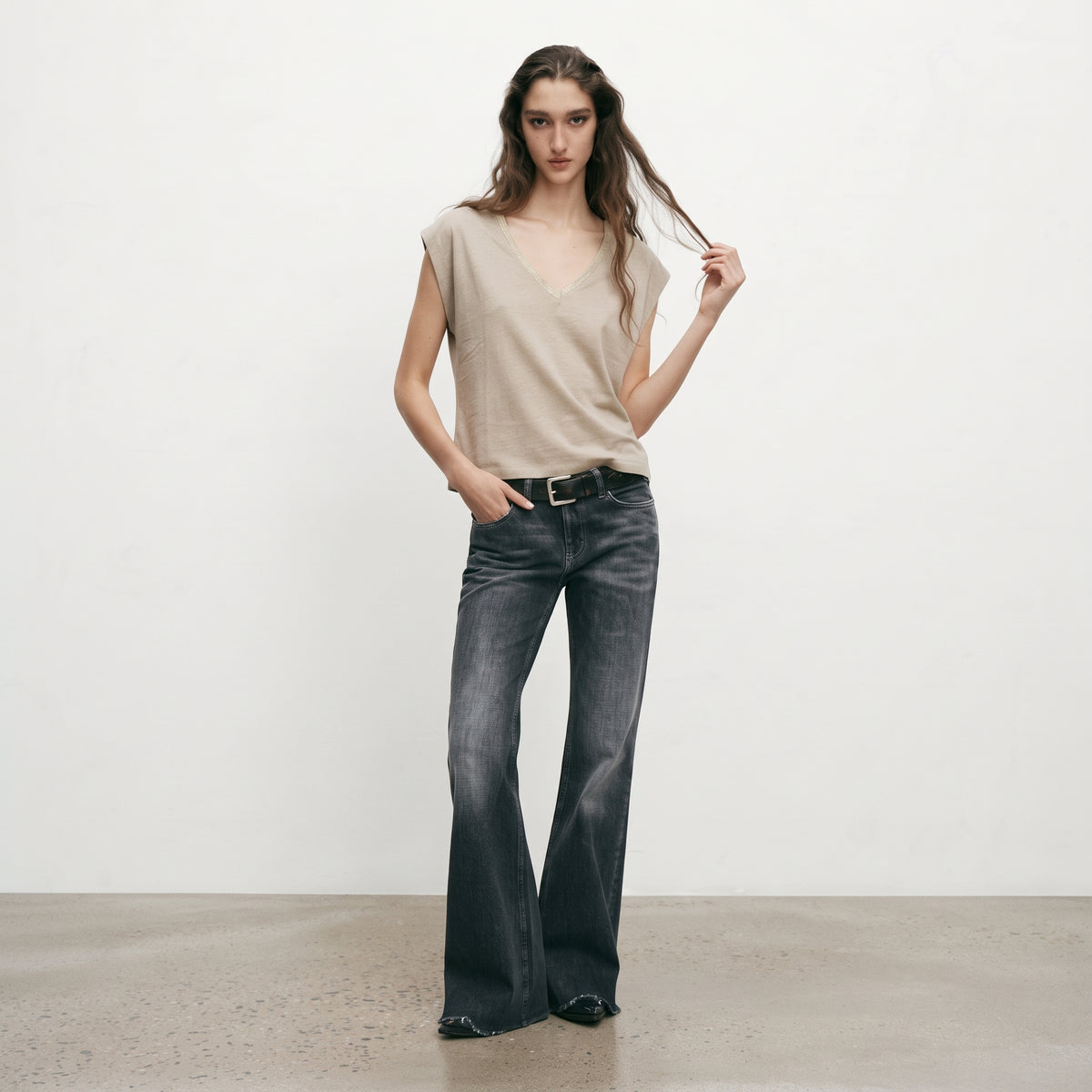 MLN | Women's Contrast Trim Deep V-Neck Muscle Tee - Black & Taupe