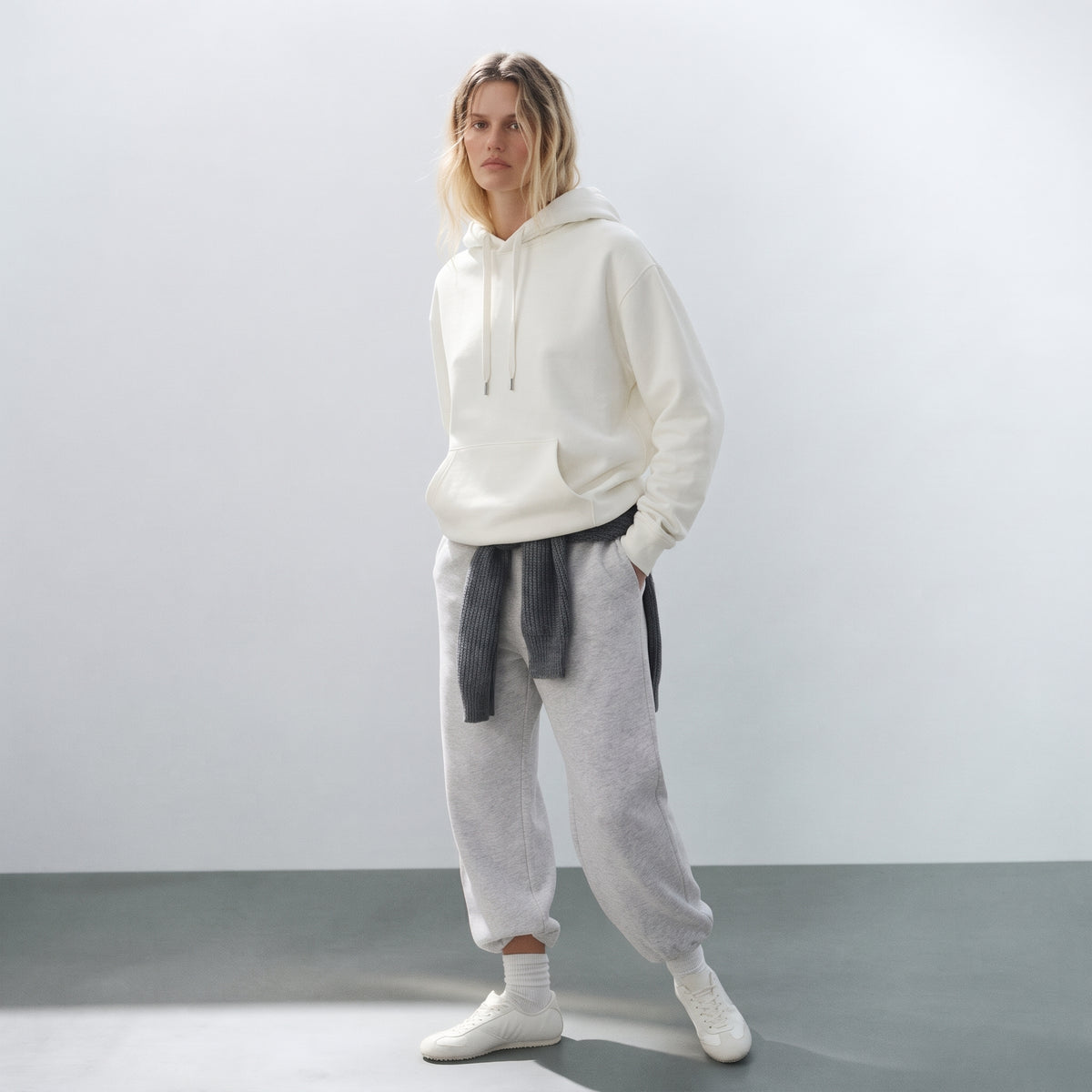 Loud Universe | Women's Classic Heavyweight Pullover Hoodie